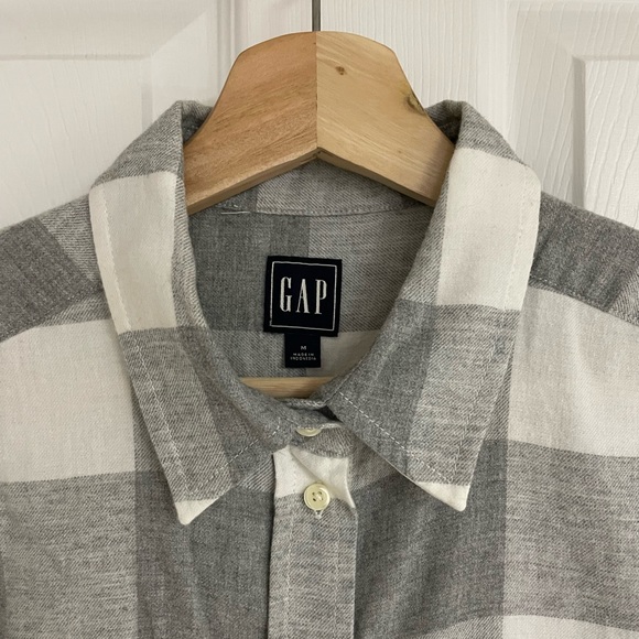 Gap flannel shirt, size M. - Picture 3 of 8